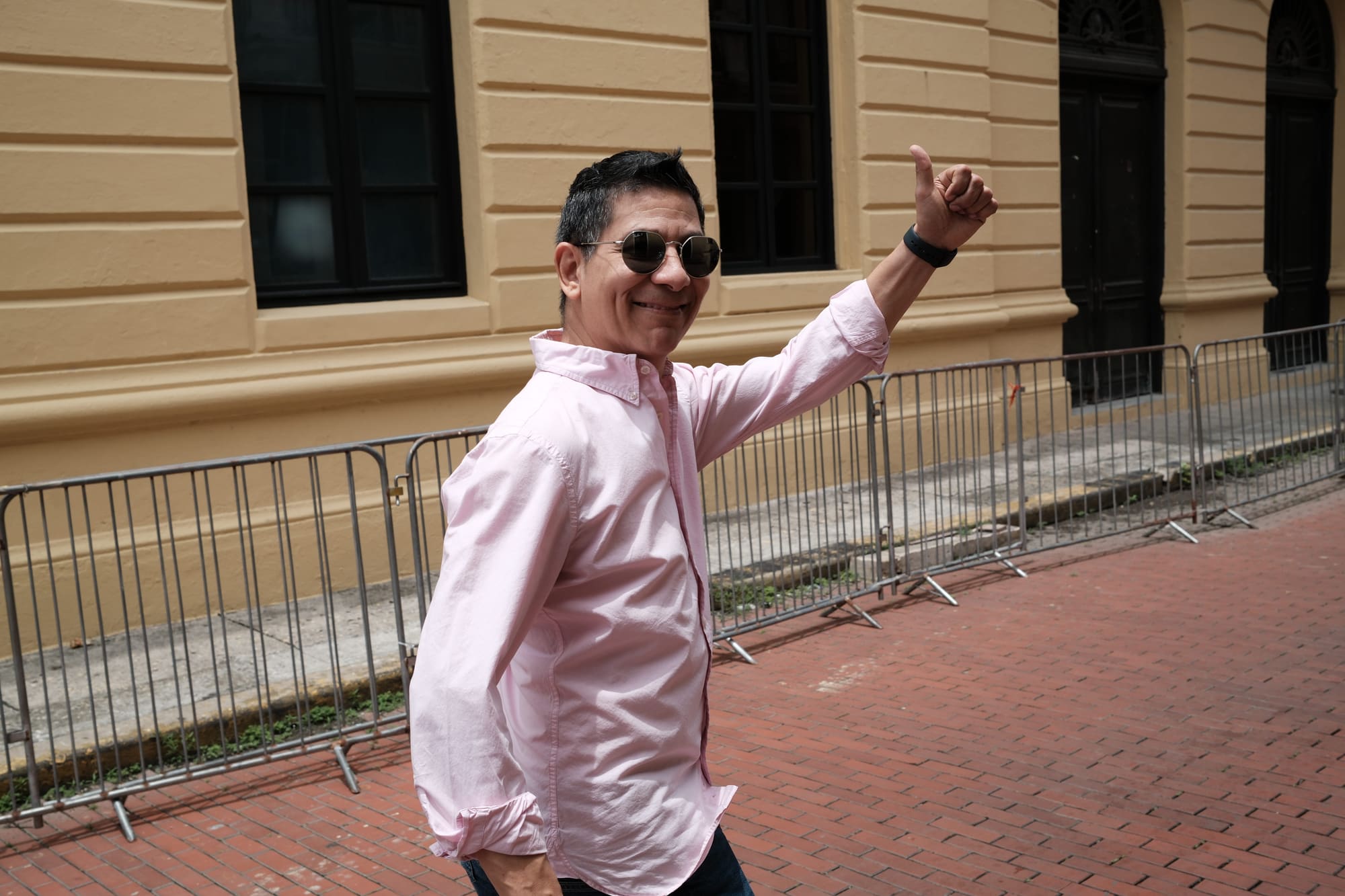 A person giving a thumbs up in Casco Viejo, Panama